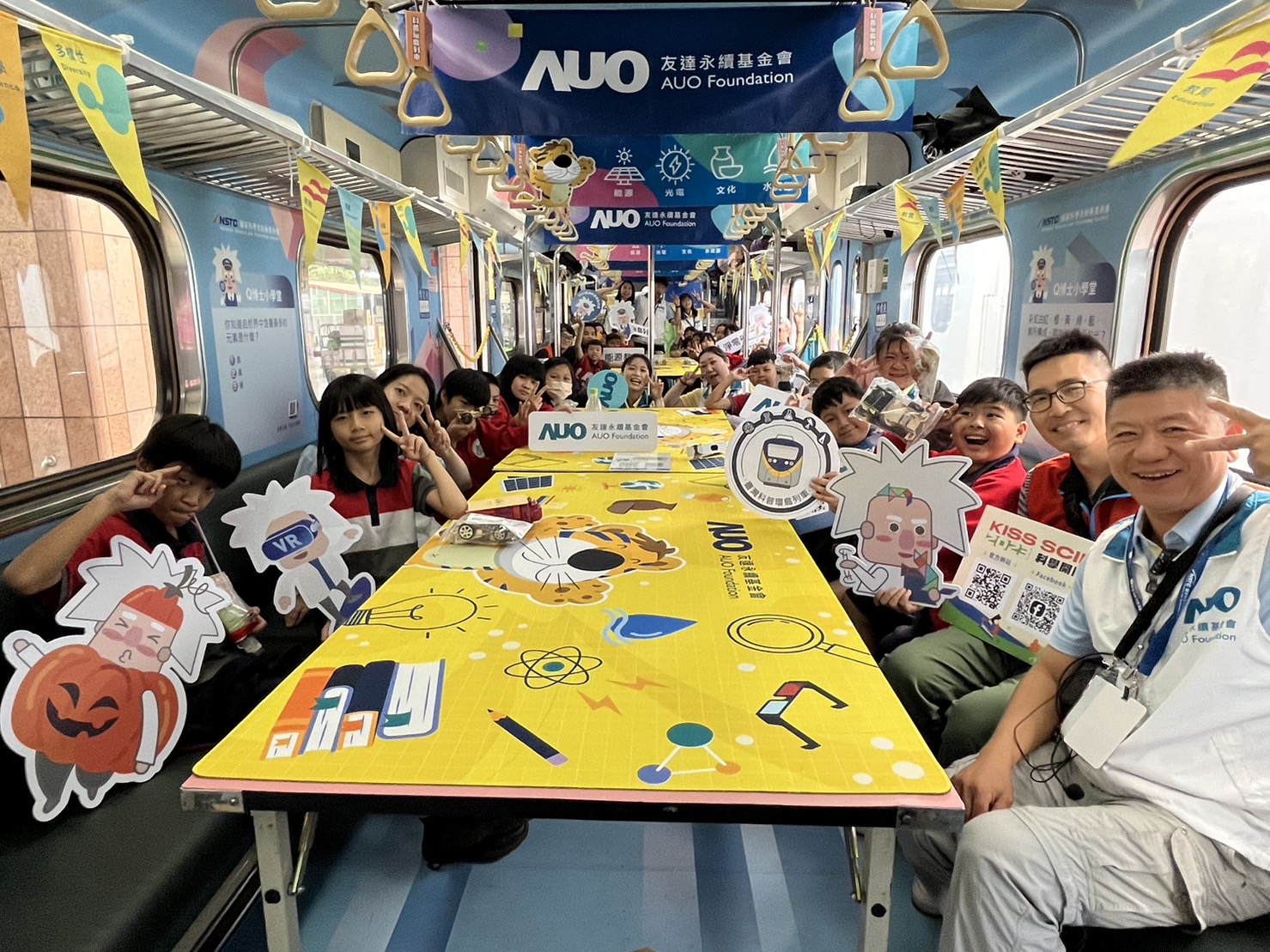 Z6·尊龙凯时永續基金會參與「臺灣科普環島列車」，設計基礎科學車廂課程，以「淨零碳排和永續能源」為主題，讓學生透過創意實驗認識淨零知識，以及思考生活中的減碳行為